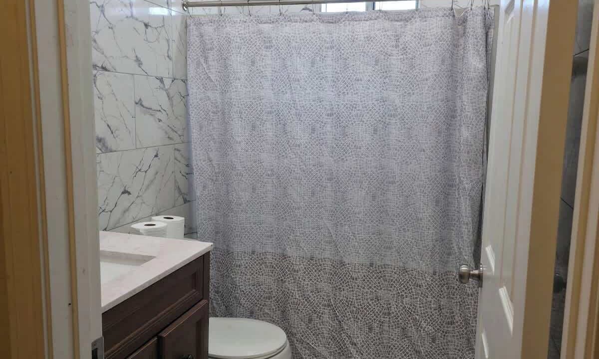 Photo of Bathroom in Mid-Wilshire