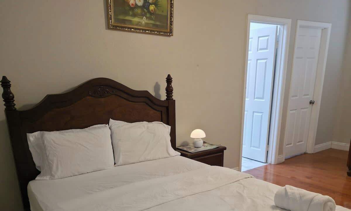 Photo of Bedroom in Mid-Wilshire