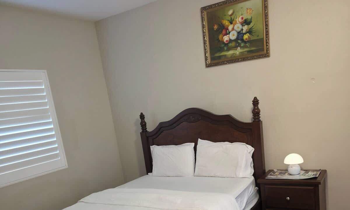 Photo of Bedroom in Mid-Wilshire