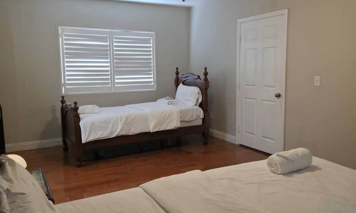 Photo of Bedroom in Mid-Wilshire