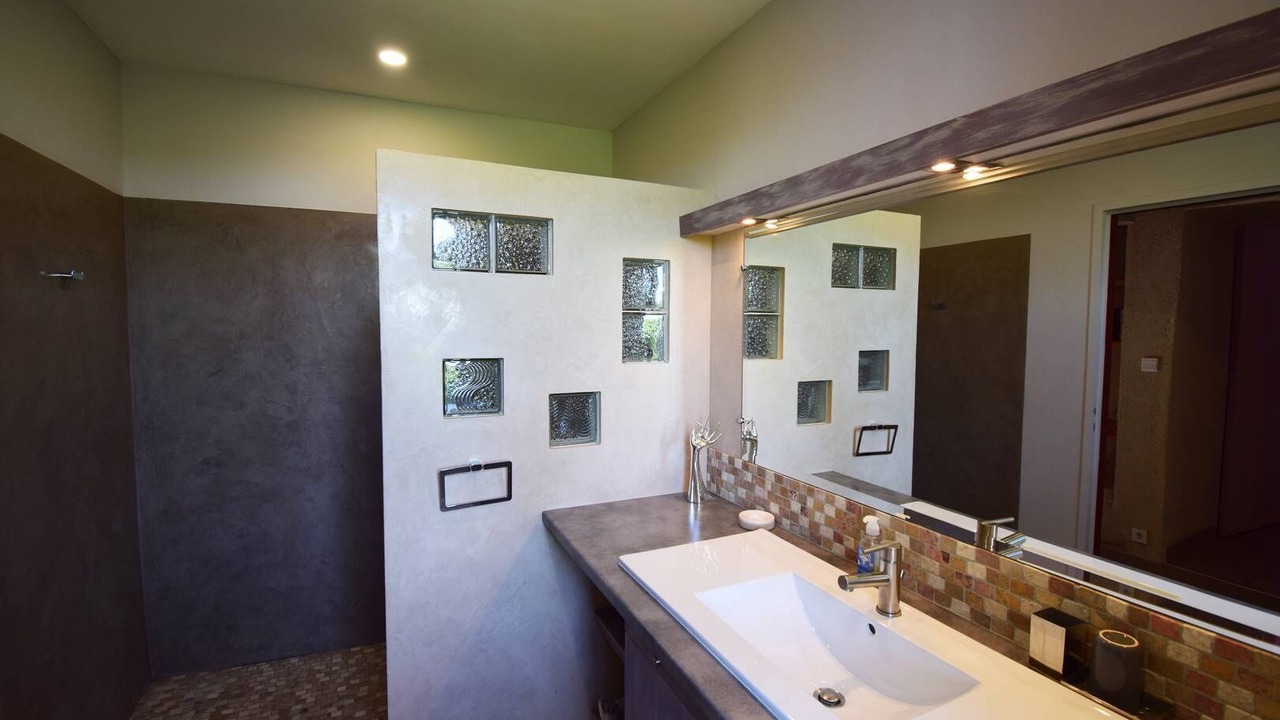 Photo of Bathroom in Saint-Martin-de-Villereal