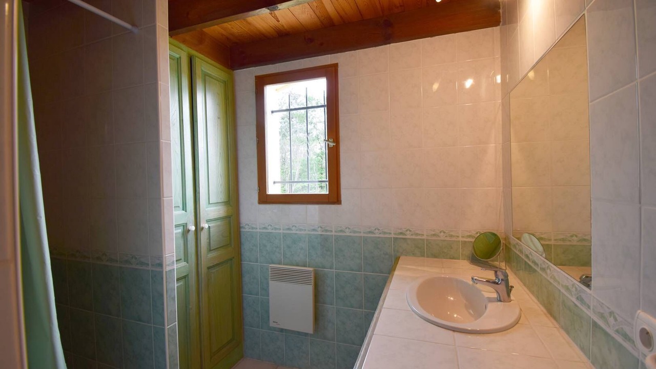 Photo of Bathroom in Blanquefort-sur-Briolance