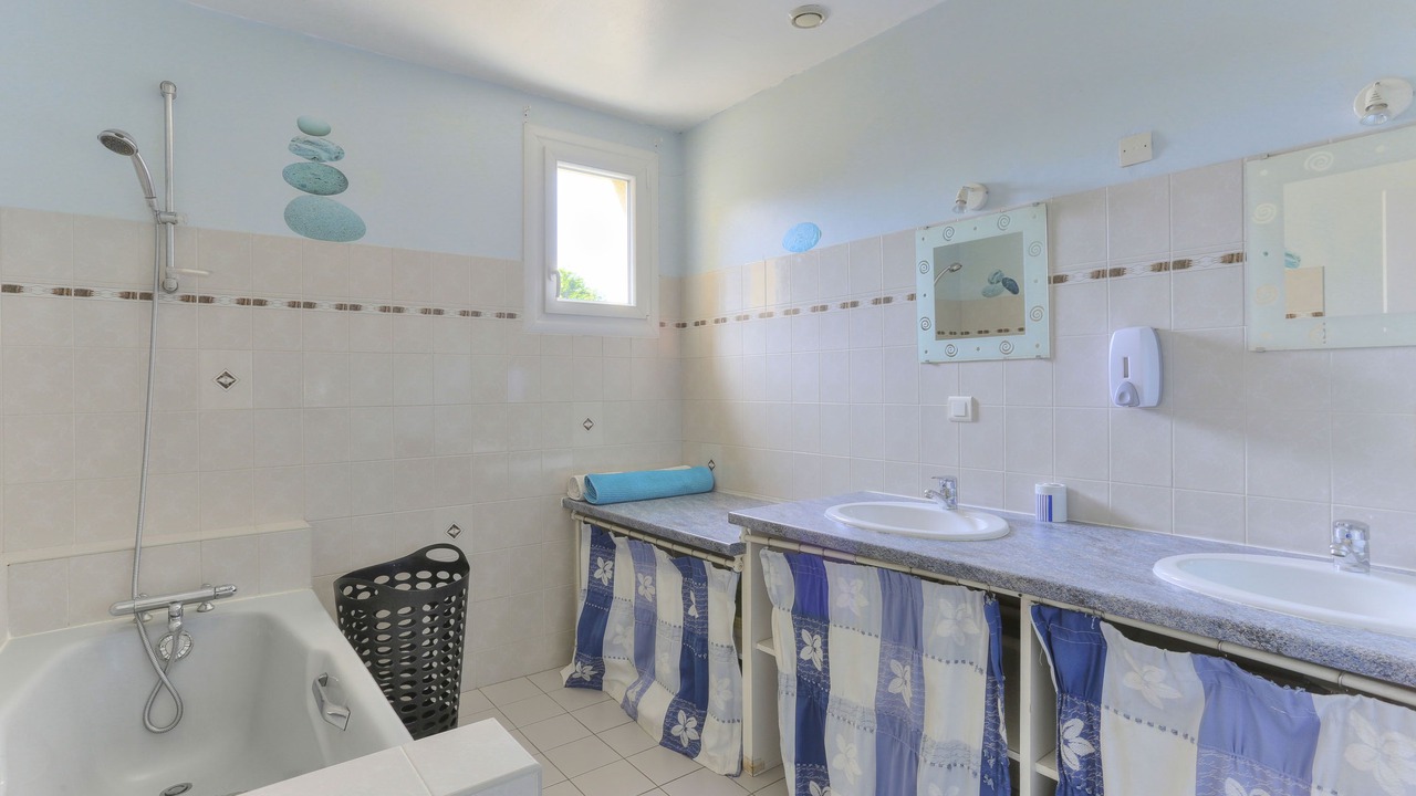Photo of Bathroom in Tremeur