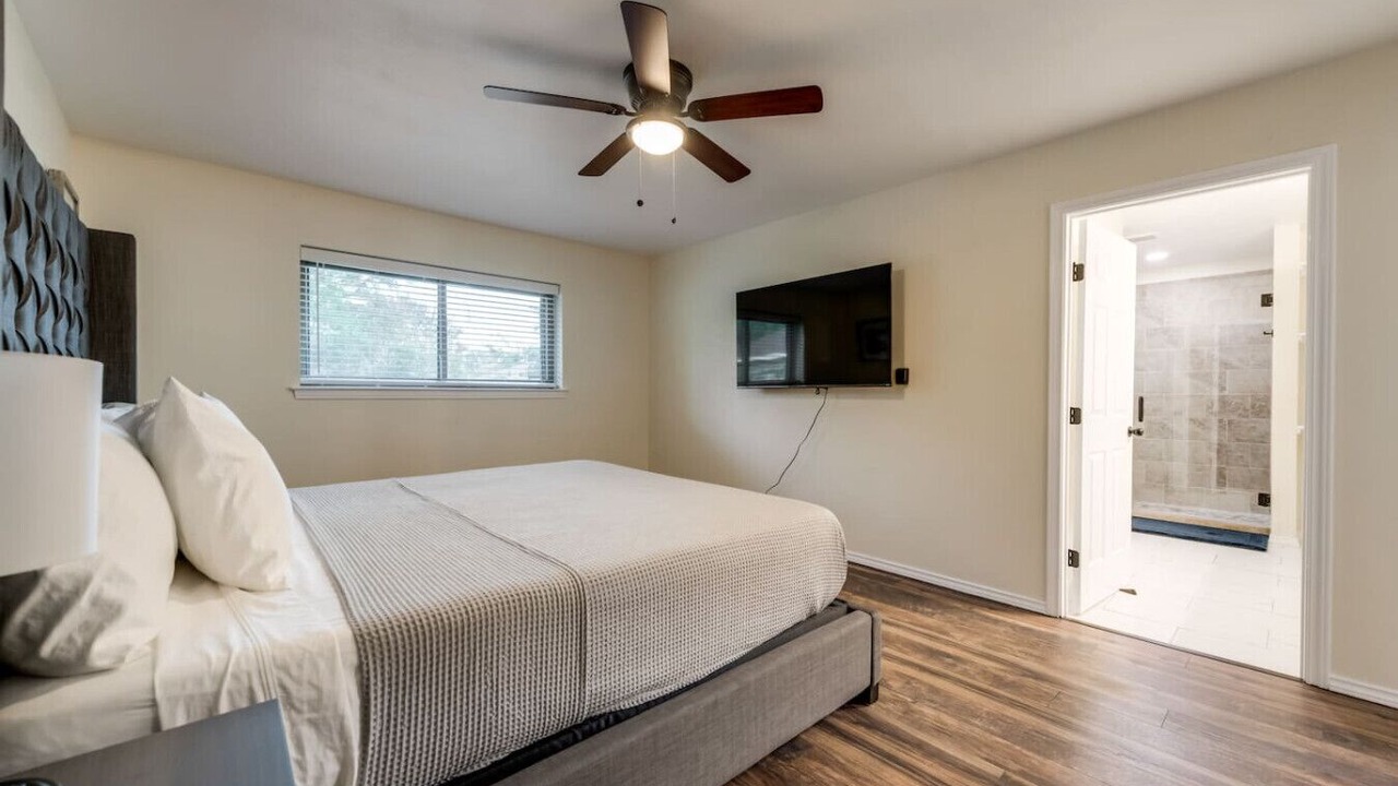 Photo of Bedroom in Far North Dallas