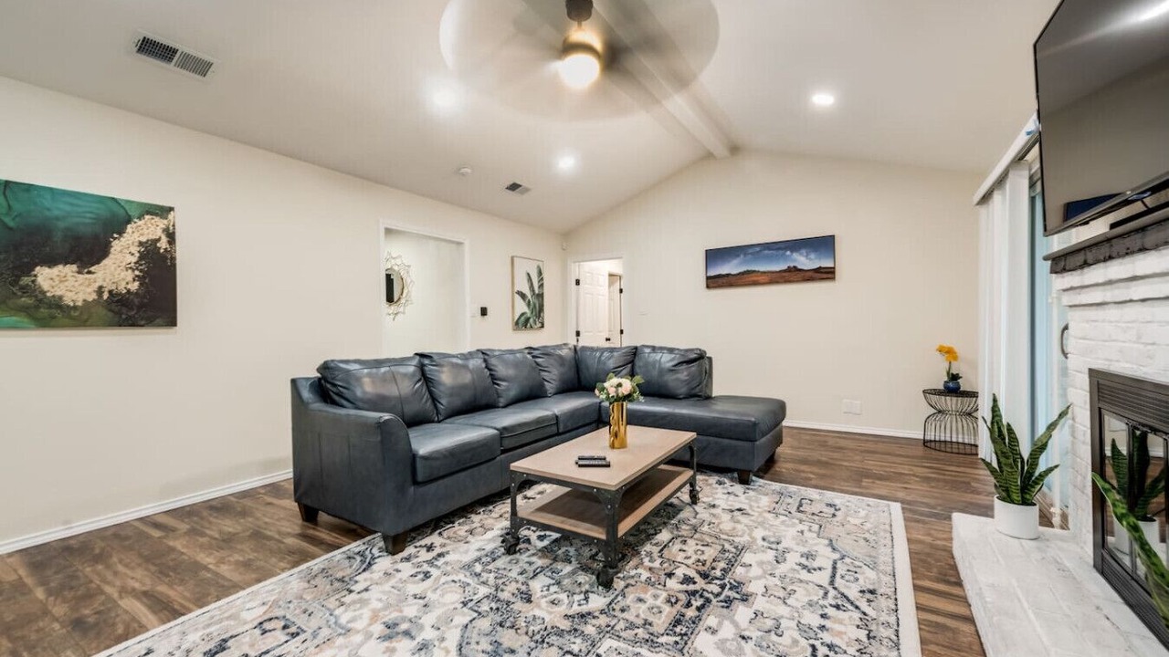 Photo of Livingroom in Far North Dallas