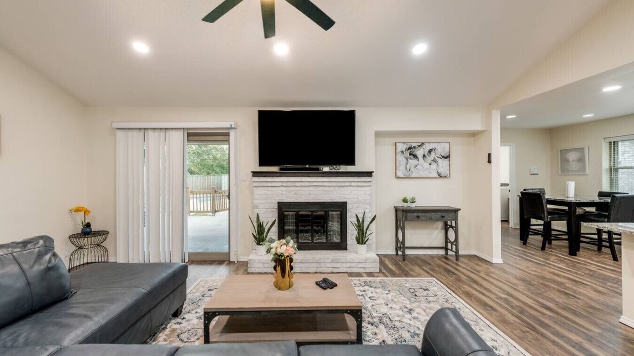 Photo of Livingroom in Far North Dallas
