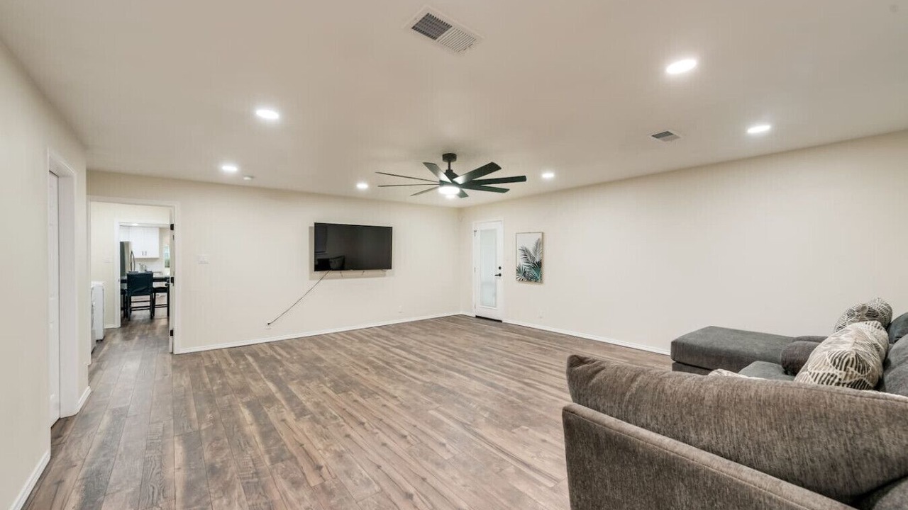 Photo of Livingroom in Far North Dallas