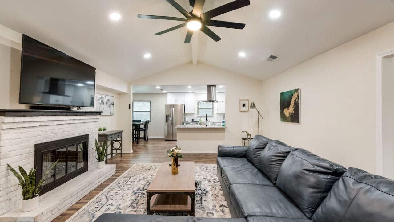 Photo of Livingroom in Far North Dallas
