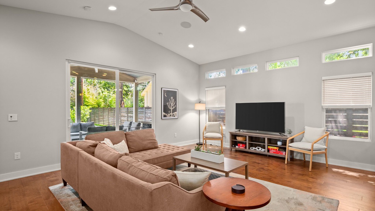 Photo of Livingroom in Holly