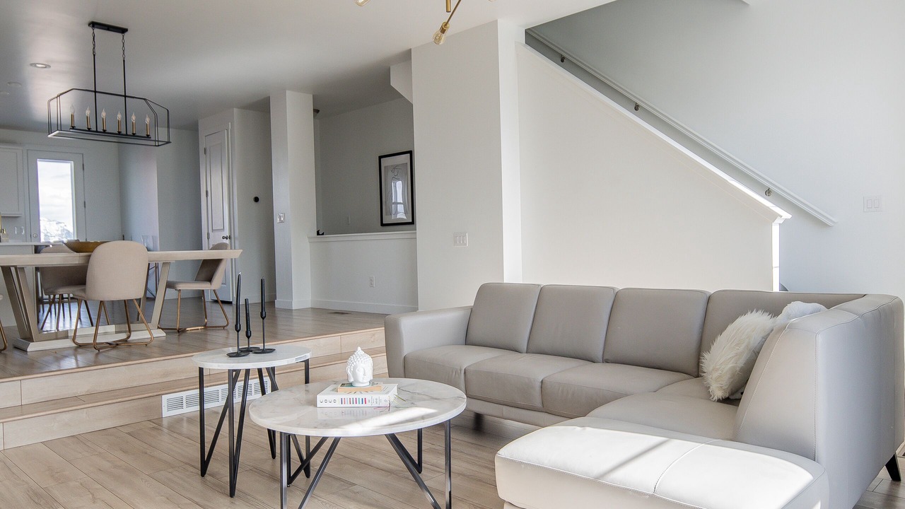 Photo of Livingroom in Daybreak