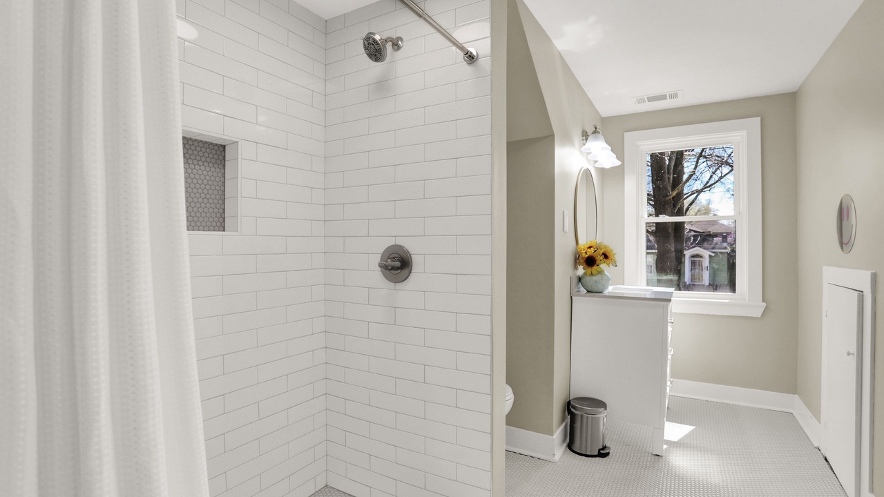 Photo of Bathroom in Cooper-Young Historic District