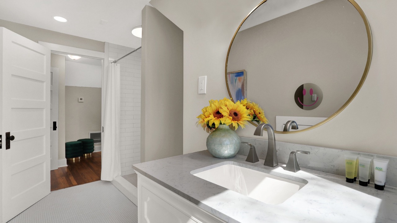 Photo of Bathroom in Cooper-Young Historic District