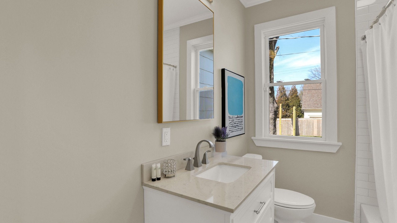 Photo of Bathroom in Cooper-Young Historic District