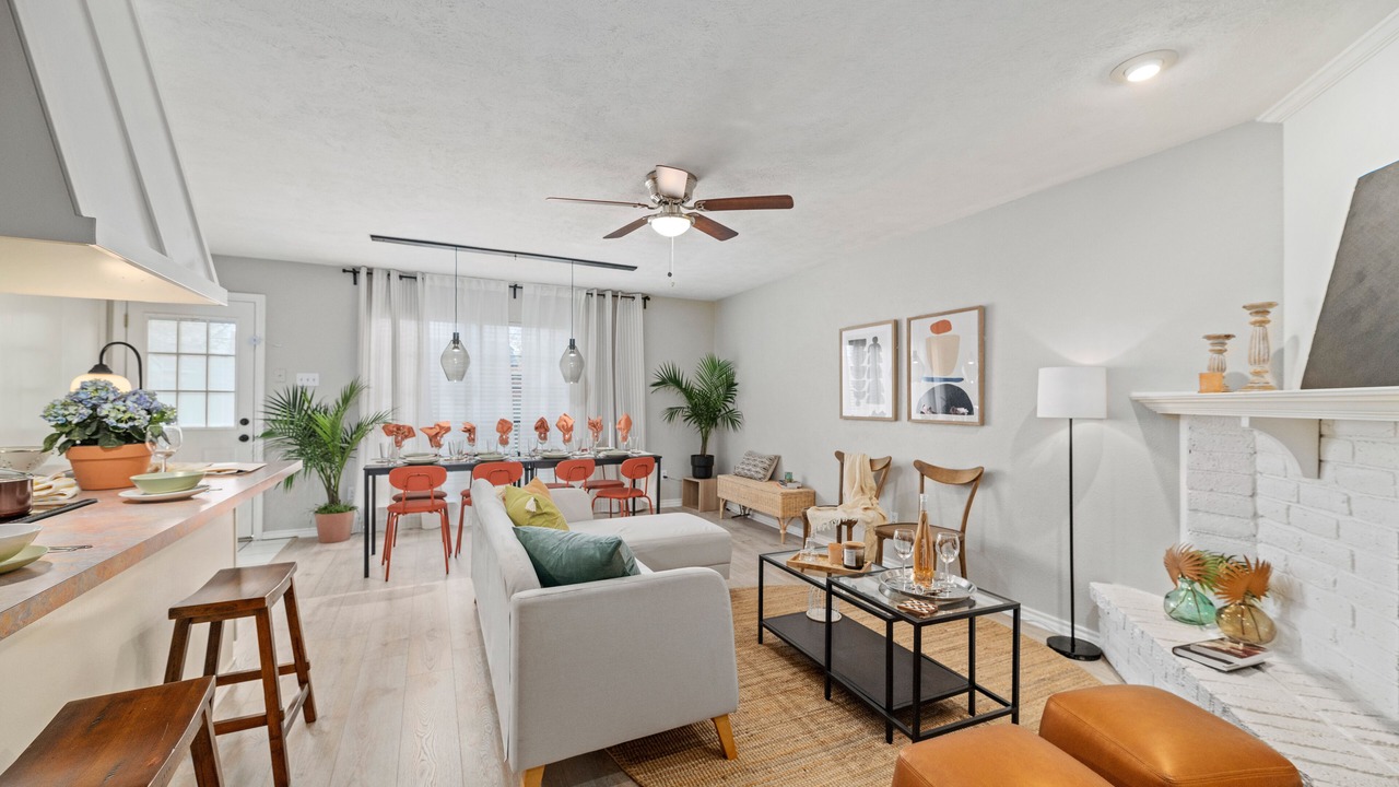 Photo of Livingroom in North Richland Hills