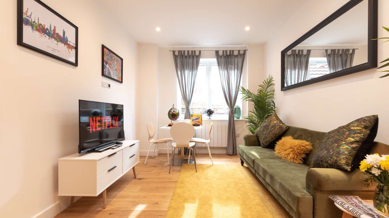 Photo of Livingroom in Shirley