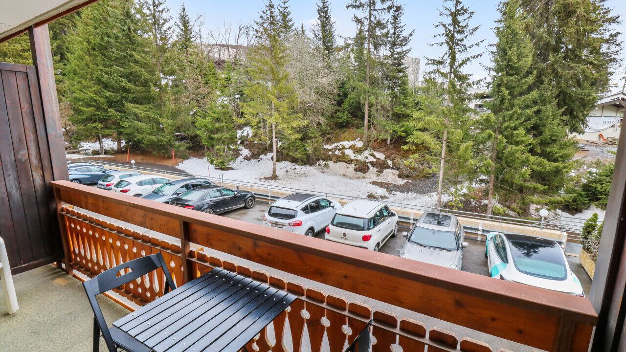 Photo of Outdoor in Lens