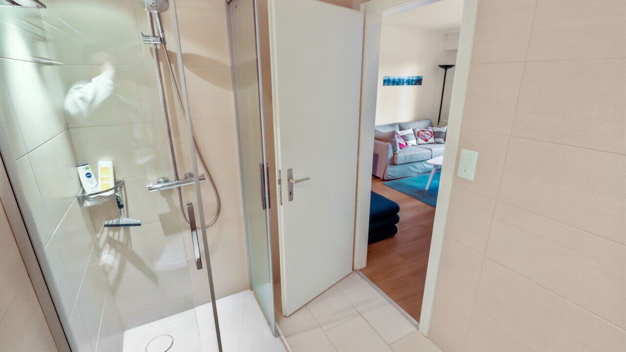 Photo of Bathroom in Lens