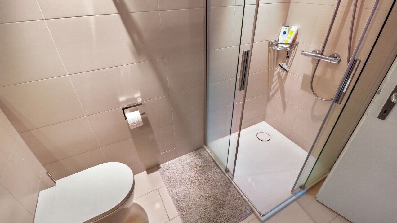 Photo of Bathroom in Lens