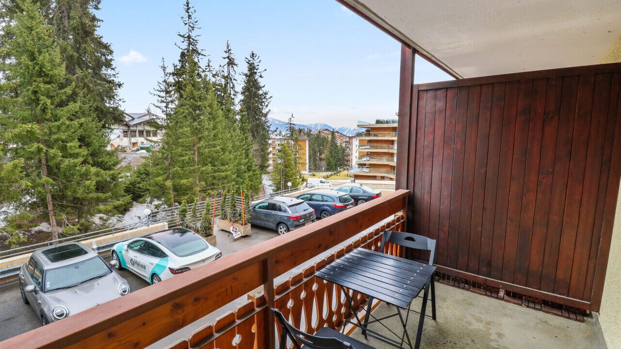 Photo of Outdoor in Lens