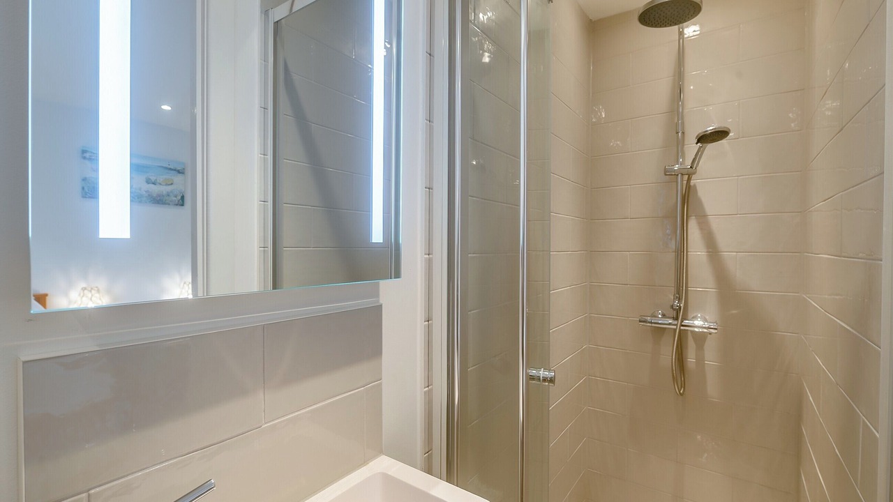 Photo of Bathroom in Teignmouth