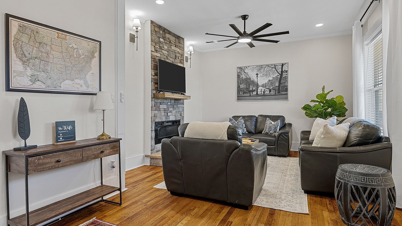 Photo of Livingroom in Landrum