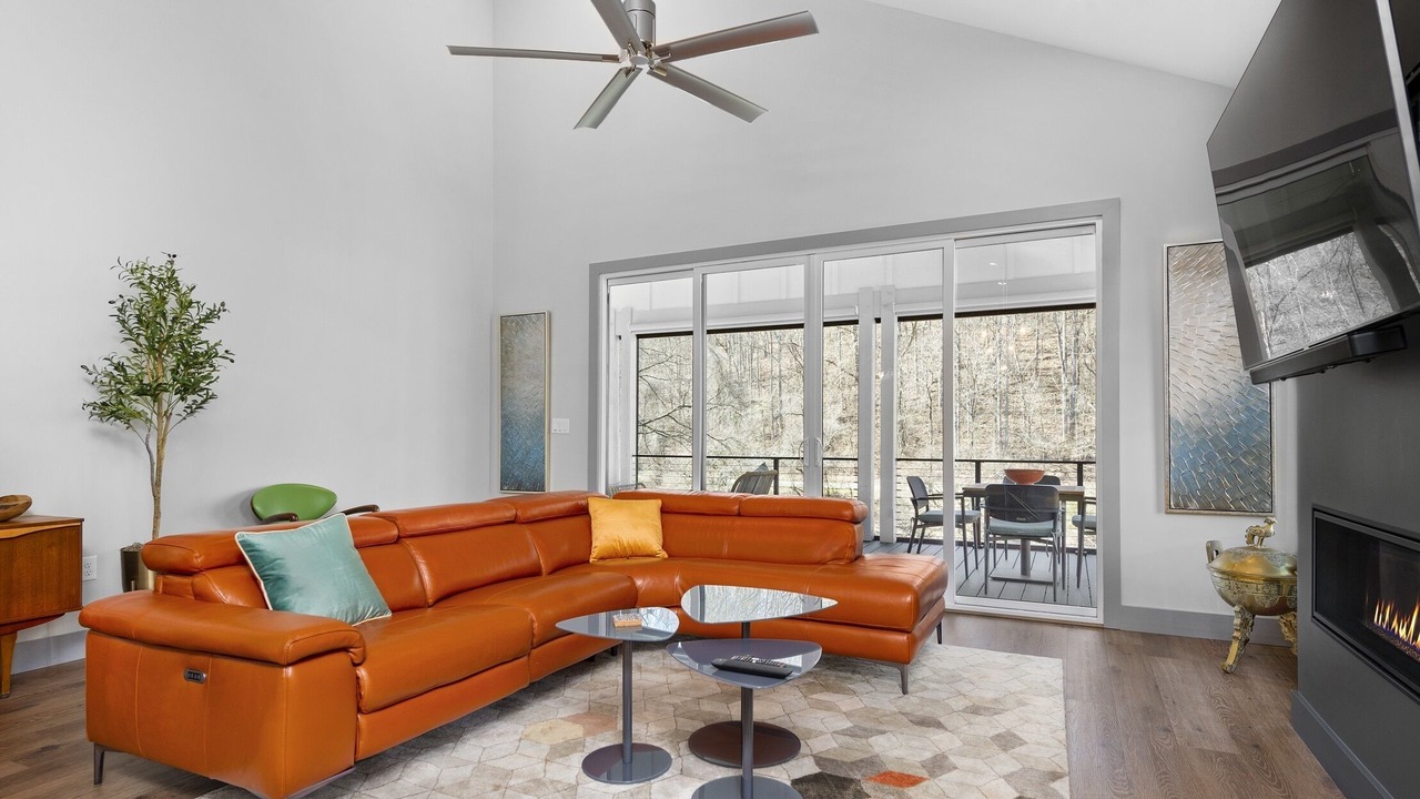 Photo of Livingroom in Cullowhee