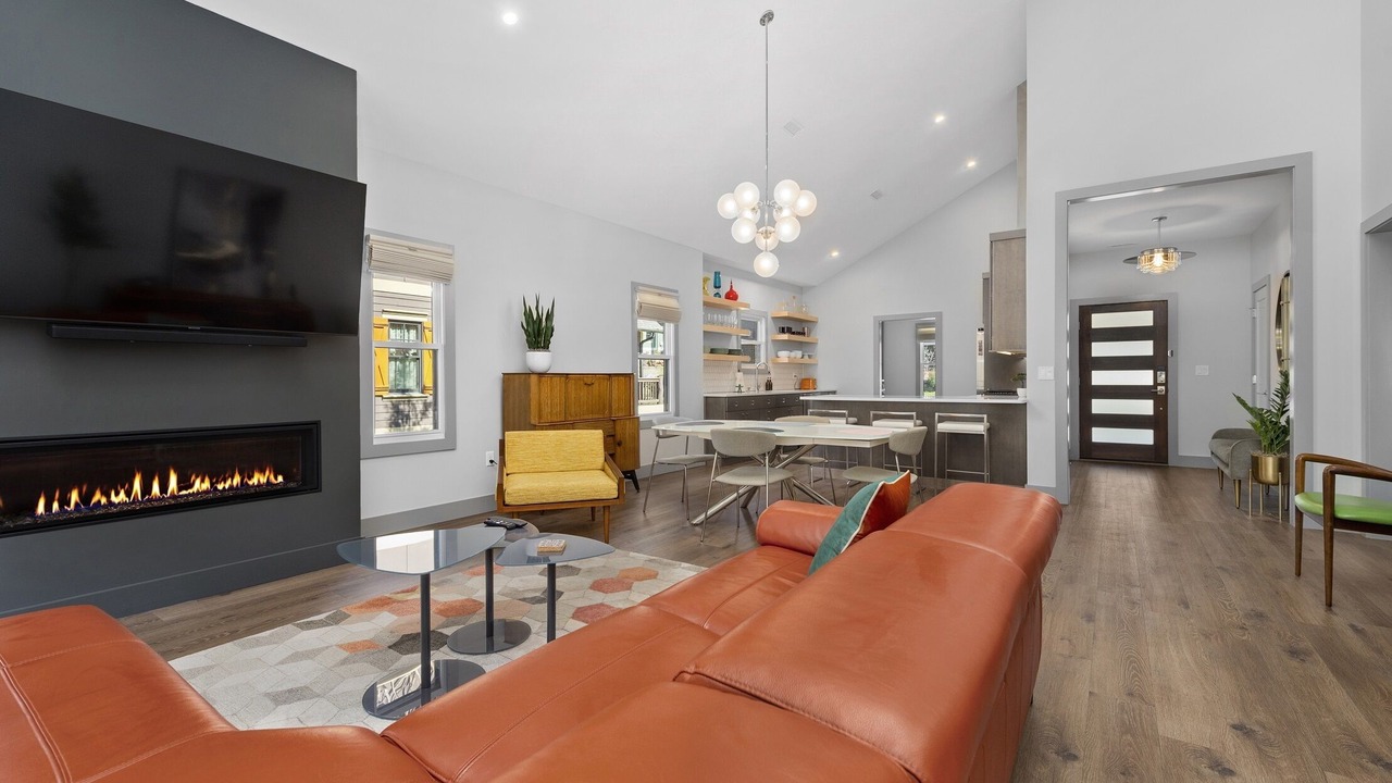 Photo of Livingroom in Cullowhee
