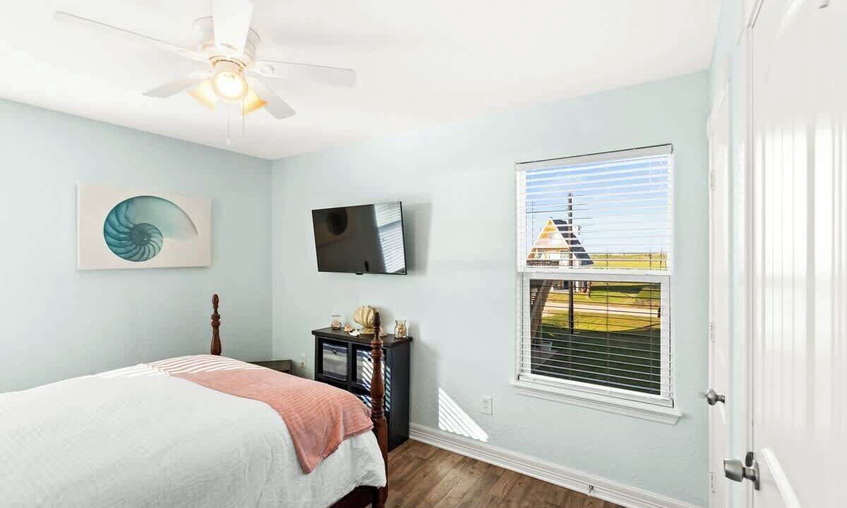 Photo of Bedroom in Surfside Beach