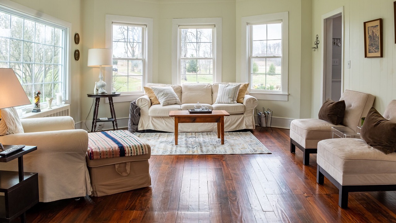 Photo of Livingroom in Town of Delaware