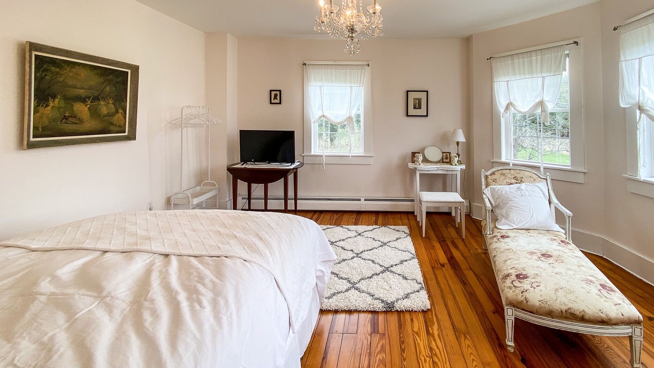 Photo of Bedroom in Town of Delaware