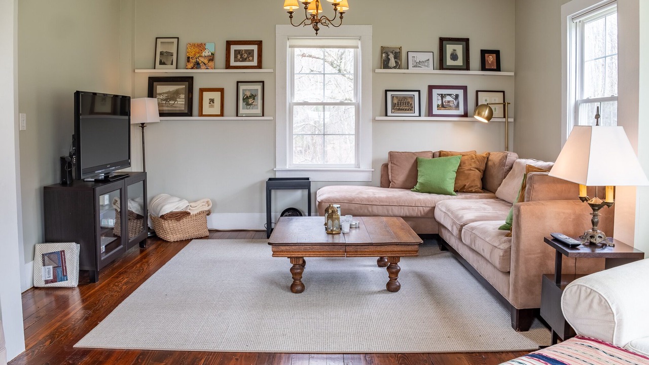 Photo of Livingroom in Town of Delaware