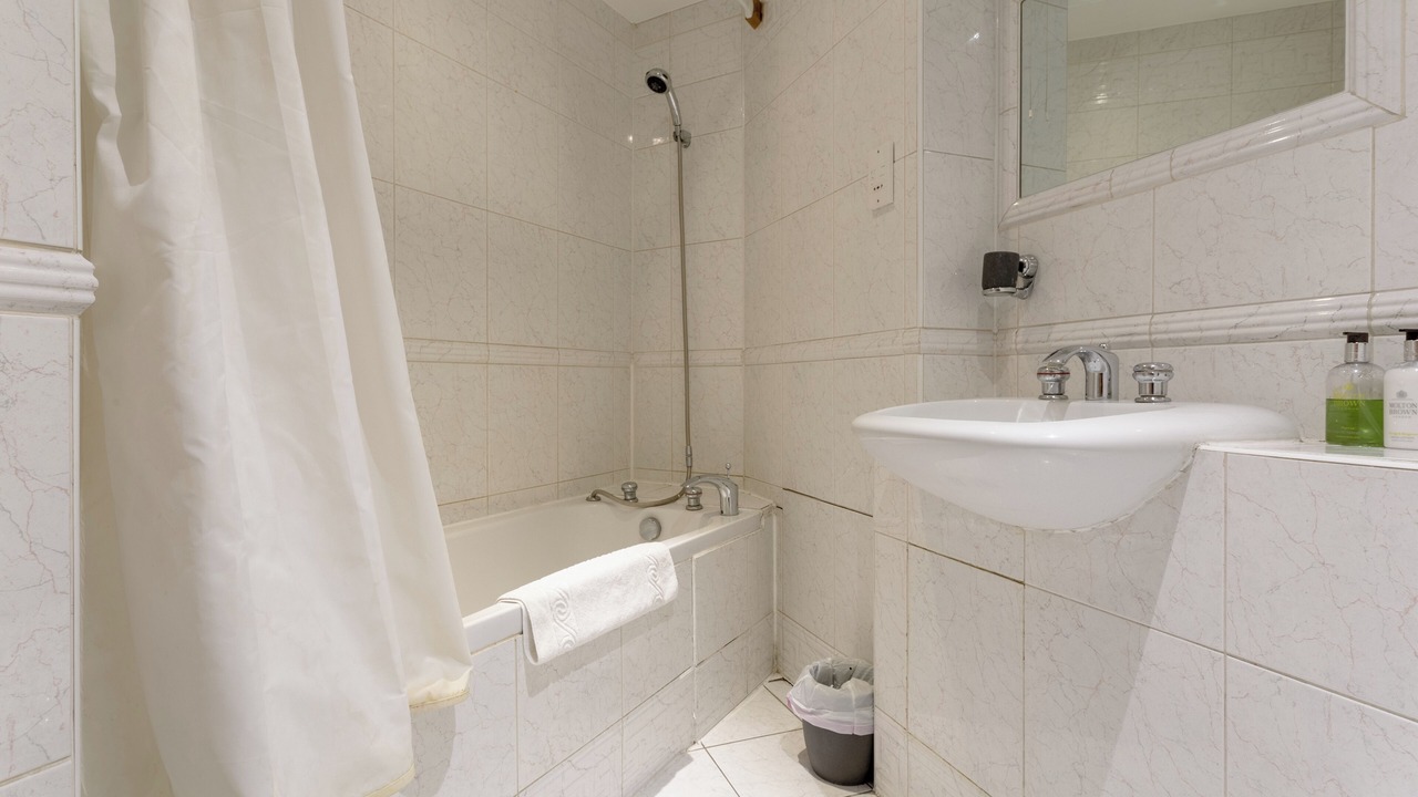 Photo of Bathroom in Tower Hill