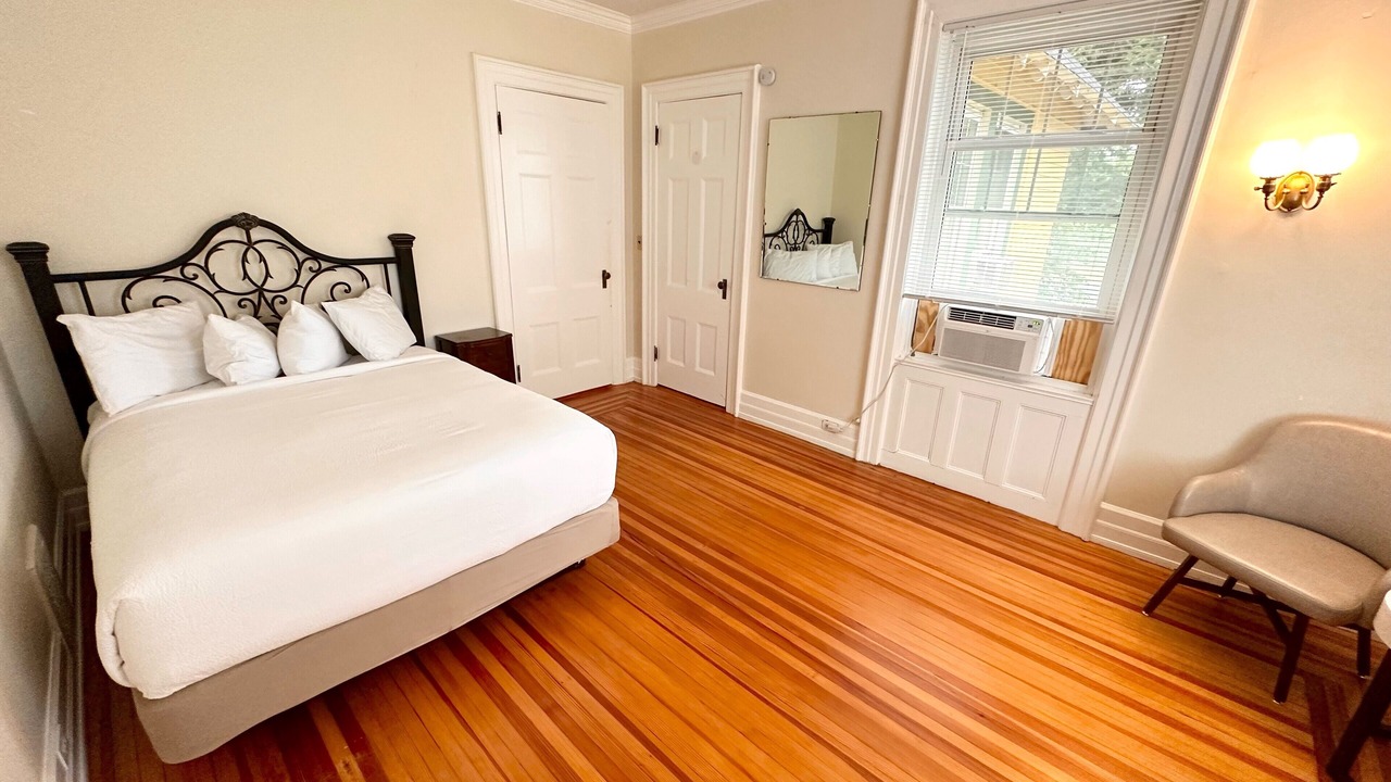 Photo of Bedroom in Lake George