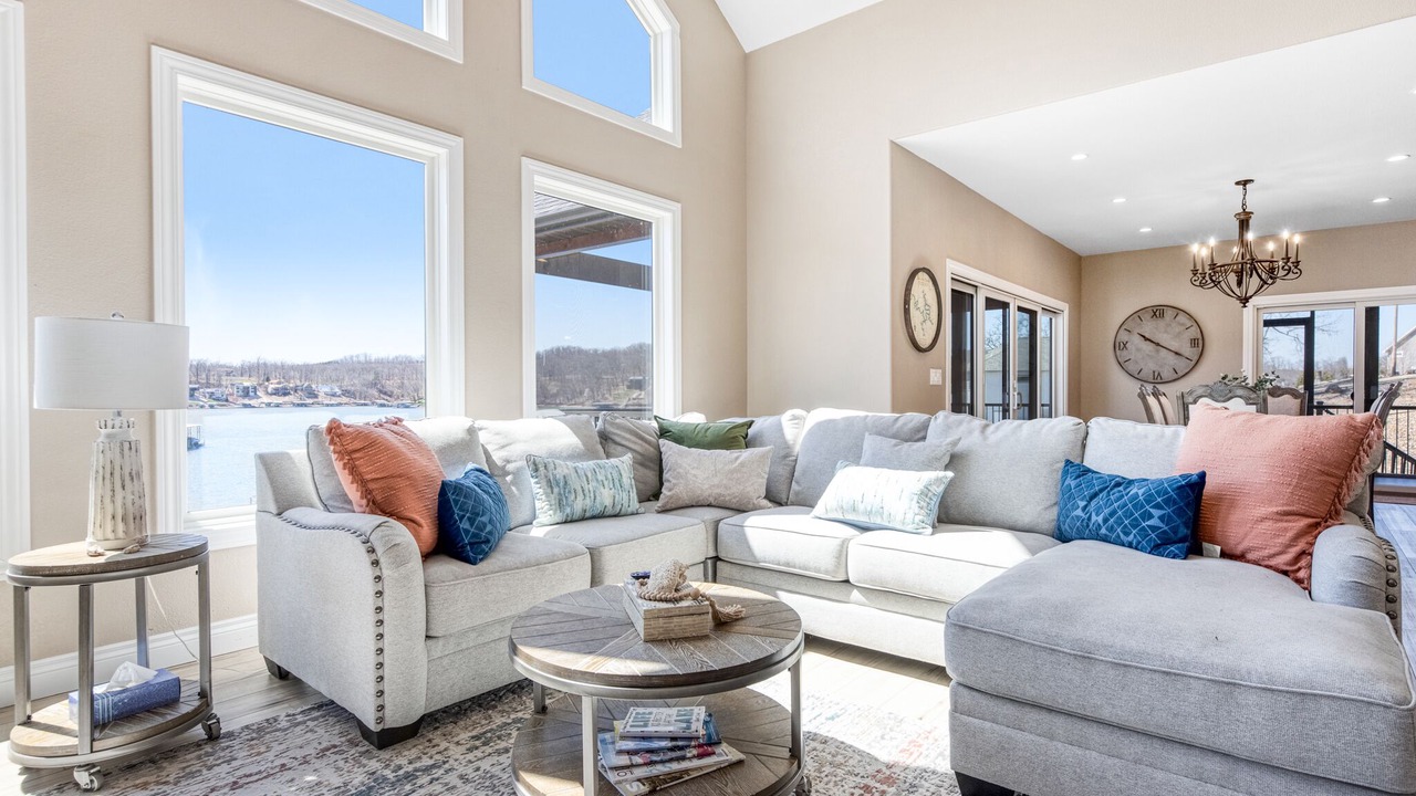 Photo of Livingroom in Linn Creek