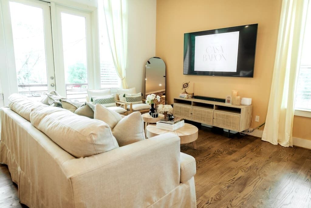 Photo of Livingroom in Northside