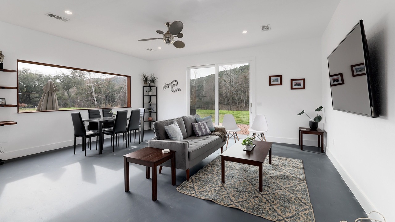 Photo of Livingroom in McNeil