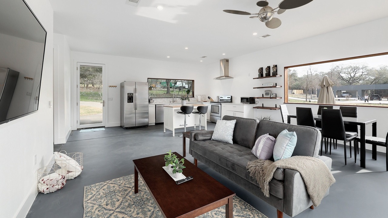 Photo of Livingroom in McNeil