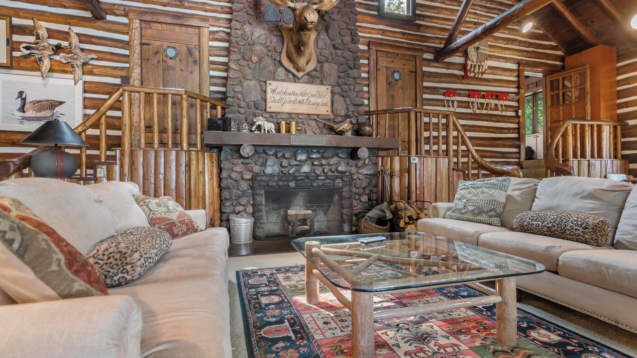 Photo of Livingroom in Boyne City