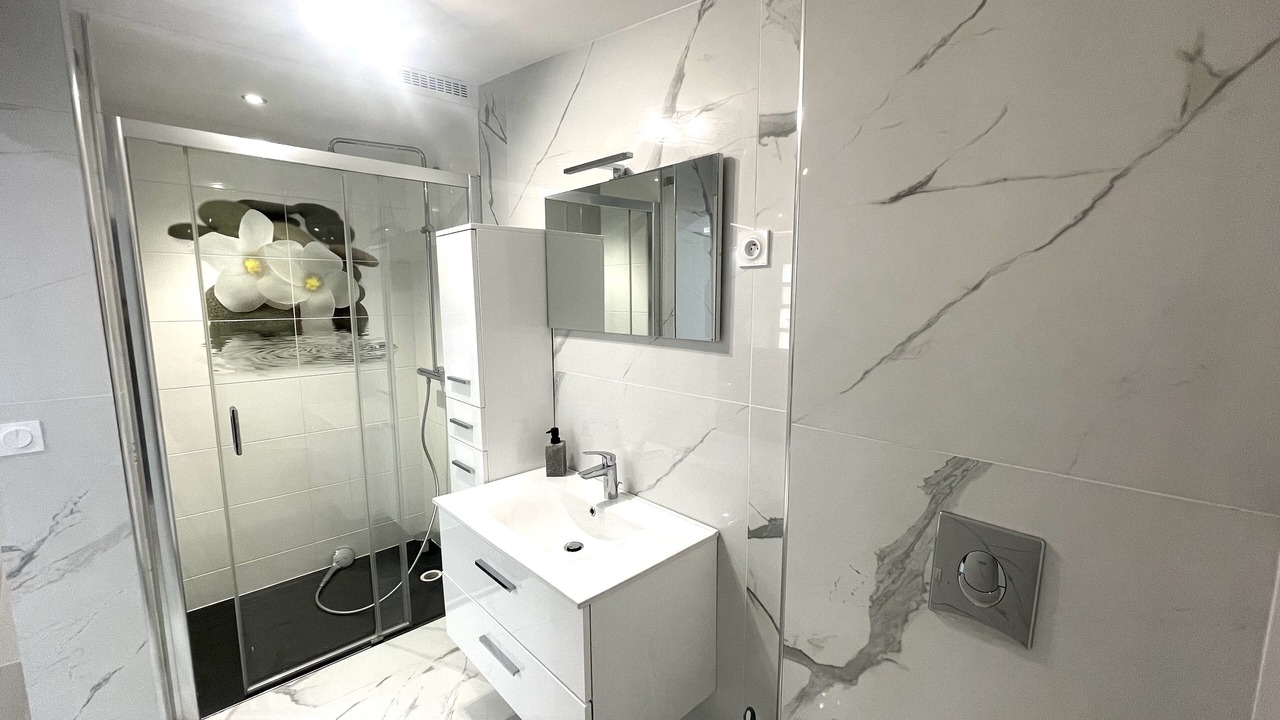 Photo of Bathroom in Villeneuve-sur-Yonne