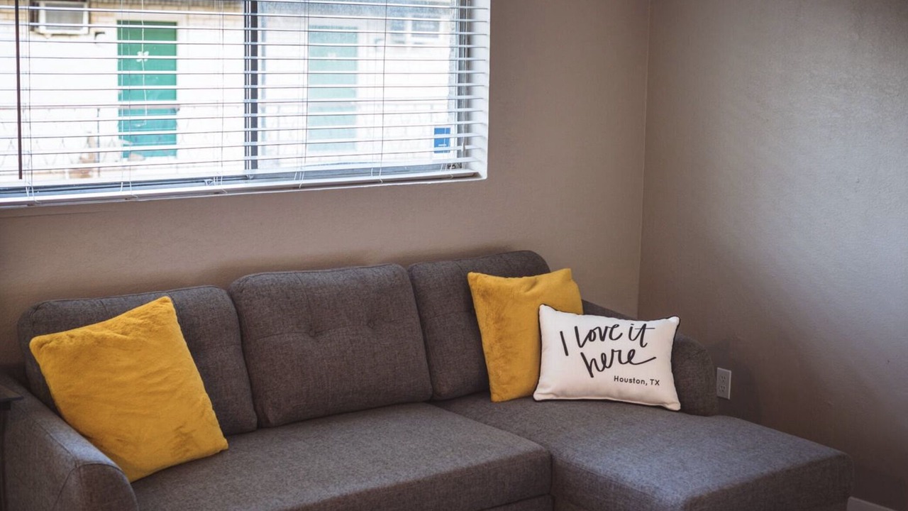 Photo of Livingroom in Neartown