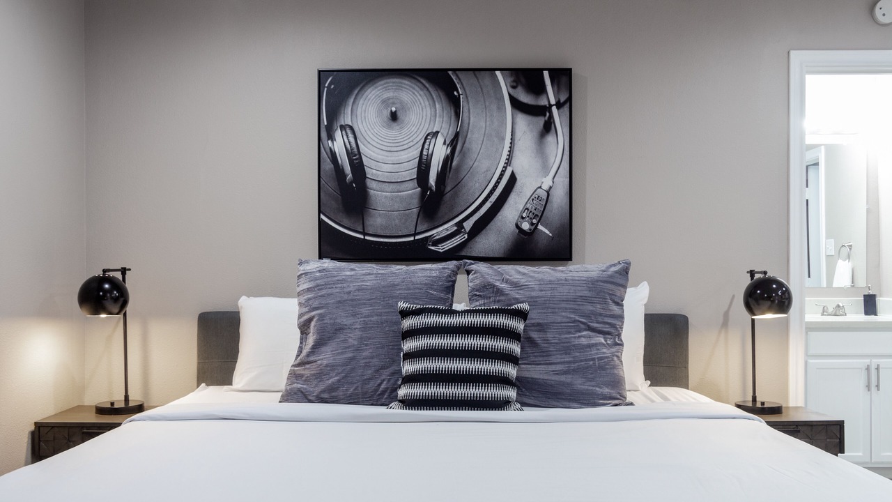 Photo of Bedroom in Neartown