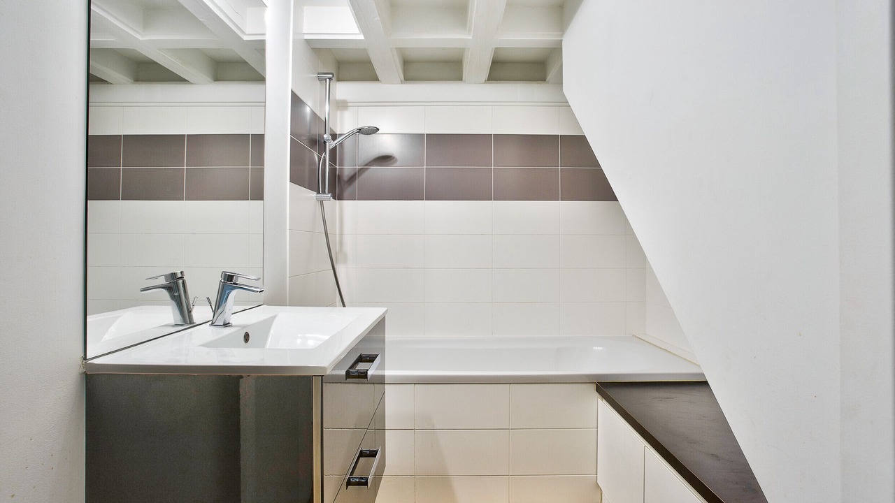 Photo of Bathroom in Graslin - Commerce