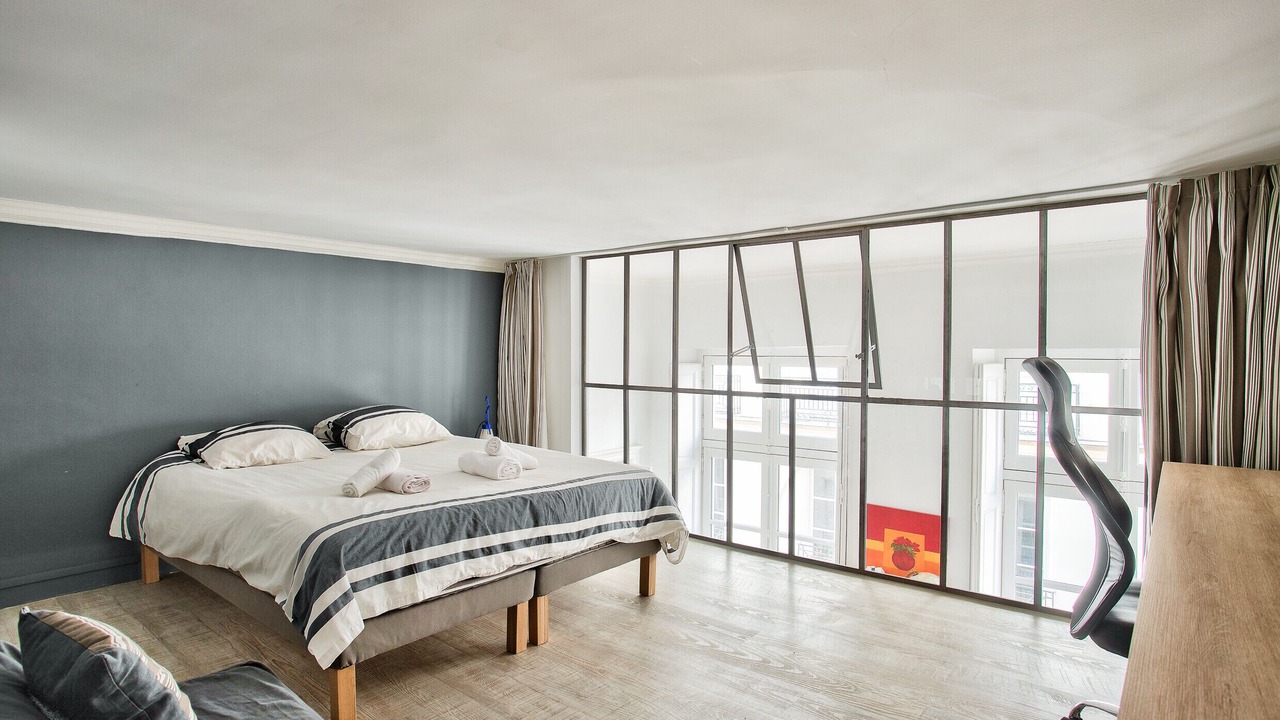 Photo of Bedroom in Graslin - Commerce