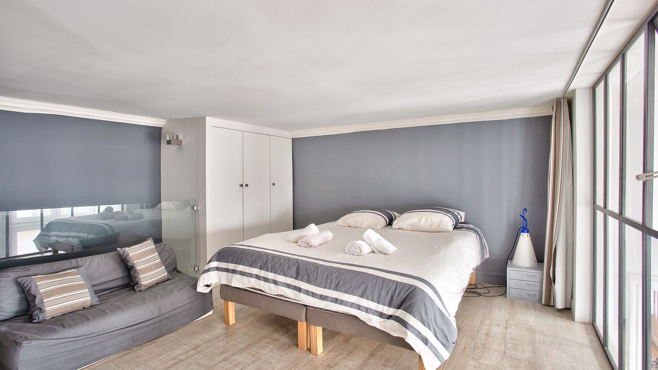 Photo of Bedroom in Graslin - Commerce