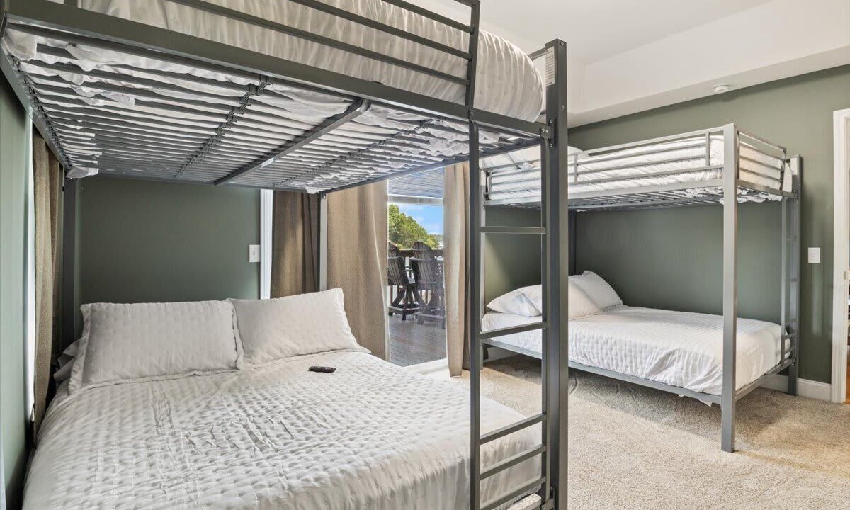 Photo of Bedroom in Lakeview