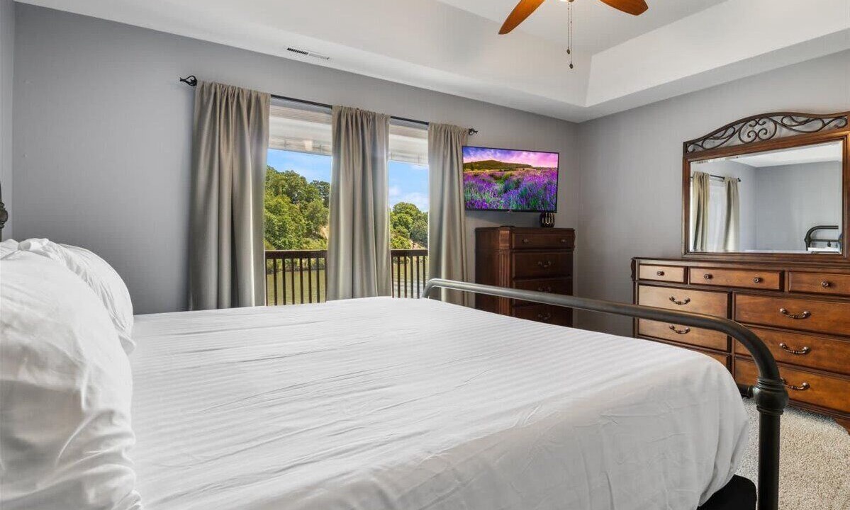 Photo of Bedroom in Lakeview