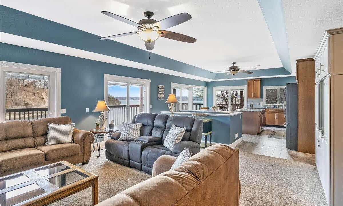Photo of Livingroom in Lakeview