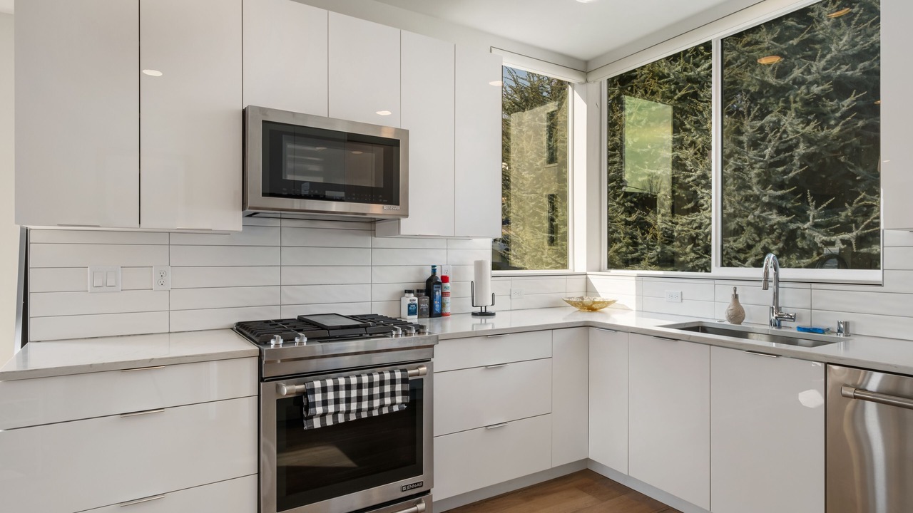 Photo of Kitchen in East Queen Anne