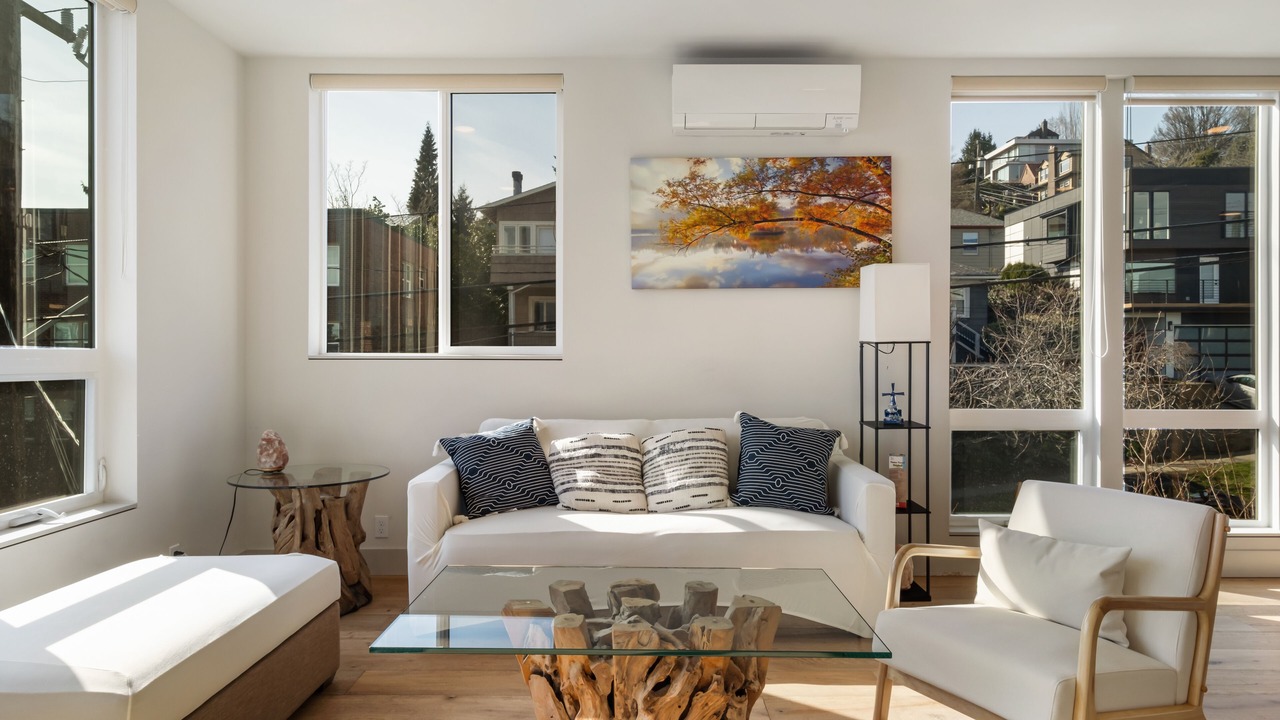 Photo of Livingroom in East Queen Anne