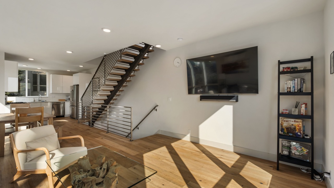 Photo of Livingroom in East Queen Anne